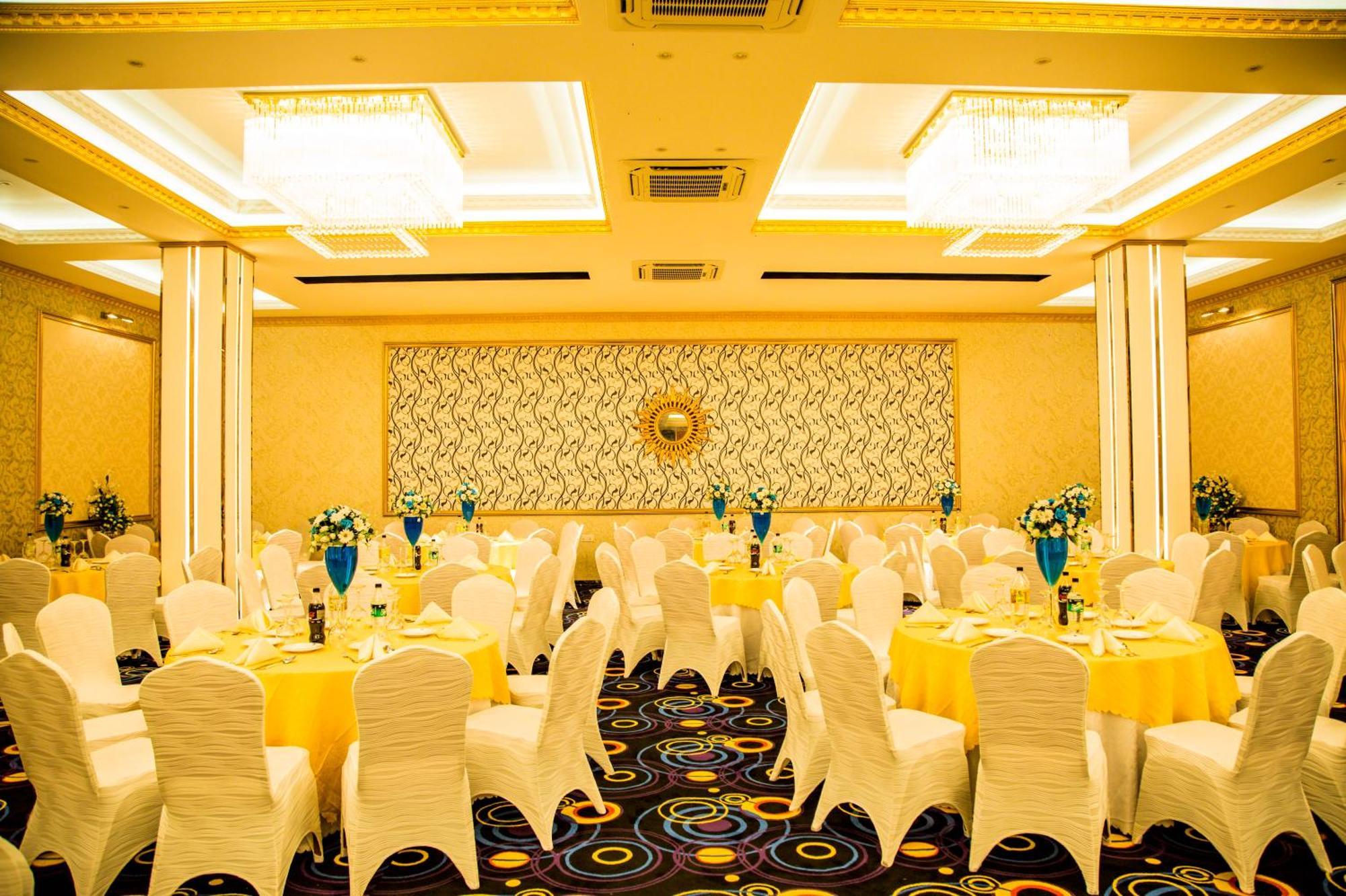Aurora Banquet And Hotel Chilaw Exteriör bild